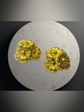 Shiny Gold-tone Flower Cluster Clip-On Earrings